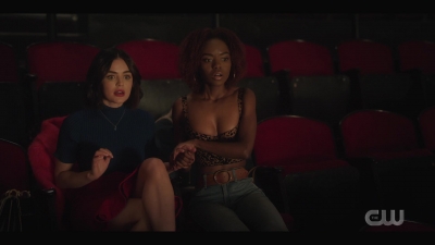 katy_keene_s01e01_1080p_web_h264-xlf_1929.jpg
