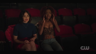 katy_keene_s01e01_1080p_web_h264-xlf_1952.jpg