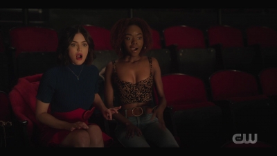 katy_keene_s01e01_1080p_web_h264-xlf_1966.jpg