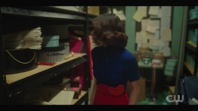 katy_keene_s01e01_1080p_web_h264-xlf_2052.jpg
