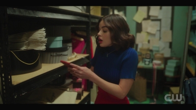 katy_keene_s01e01_1080p_web_h264-xlf_2054.jpg