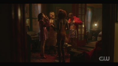 katy_keene_s01e01_1080p_web_h264-xlf_2067.jpg