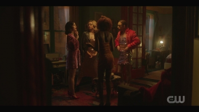 katy_keene_s01e01_1080p_web_h264-xlf_2068.jpg