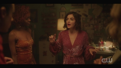 katy_keene_s01e01_1080p_web_h264-xlf_2069.jpg
