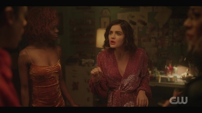 katy_keene_s01e01_1080p_web_h264-xlf_2073.jpg