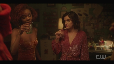 katy_keene_s01e01_1080p_web_h264-xlf_2091.jpg