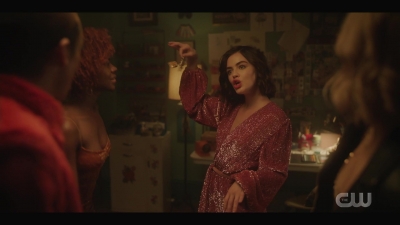 katy_keene_s01e01_1080p_web_h264-xlf_2100.jpg