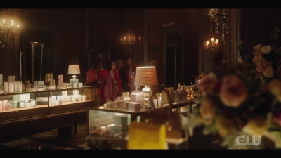katy_keene_s01e01_1080p_web_h264-xlf_2107.jpg