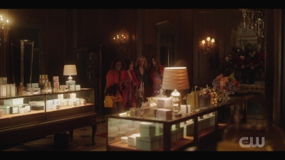 katy_keene_s01e01_1080p_web_h264-xlf_2108.jpg