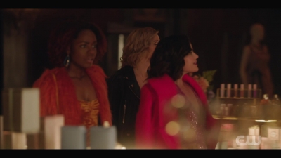 katy_keene_s01e01_1080p_web_h264-xlf_2112.jpg
