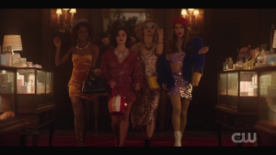 katy_keene_s01e01_1080p_web_h264-xlf_2133.jpg