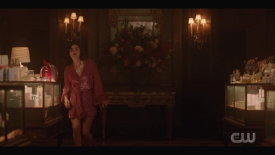 katy_keene_s01e01_1080p_web_h264-xlf_2149.jpg
