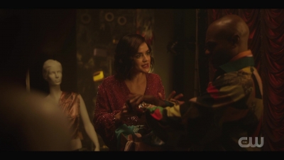 katy_keene_s01e01_1080p_web_h264-xlf_2185.jpg