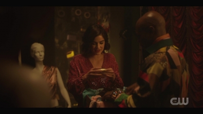 katy_keene_s01e01_1080p_web_h264-xlf_2186.jpg