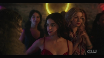 katy_keene_s01e01_1080p_web_h264-xlf_2362.jpg