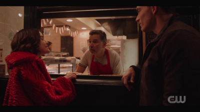 katy_keene_s01e01_1080p_web_h264-xlf_2427.jpg