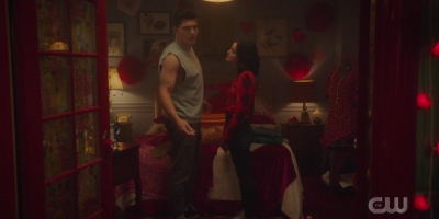 katy_keene_s01e03_1080p_webrip_x264-xlf_0506.jpg