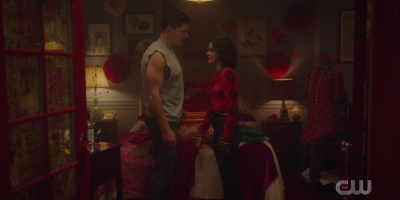 katy_keene_s01e03_1080p_webrip_x264-xlf_0508.jpg