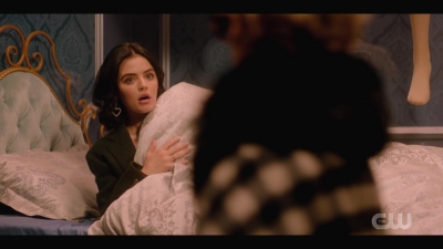 katy_keene_s01e04_internal_1080p_web_h264-hillary_0017.jpg