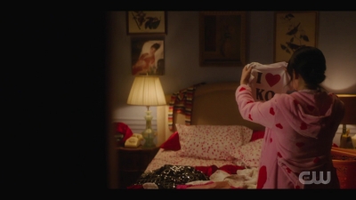 katy_keene_s01e04_internal_1080p_web_h264-hillary_0043.jpg