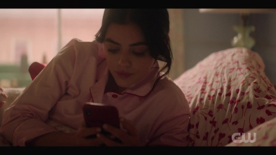 katy_keene_s01e04_internal_1080p_web_h264-hillary_0096.jpg