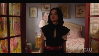 katy_keene_s01e04_internal_1080p_web_h264-hillary_0120.jpg