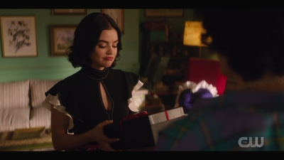 katy_keene_s01e04_internal_1080p_web_h264-hillary_0158.jpg
