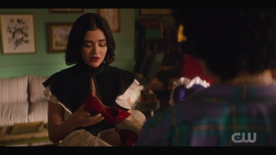 katy_keene_s01e04_internal_1080p_web_h264-hillary_0168.jpg