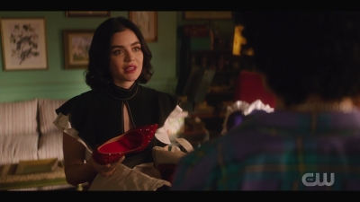 katy_keene_s01e04_internal_1080p_web_h264-hillary_0170.jpg