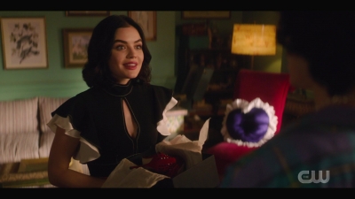 katy_keene_s01e04_internal_1080p_web_h264-hillary_0182.jpg