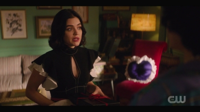 katy_keene_s01e04_internal_1080p_web_h264-hillary_0186.jpg