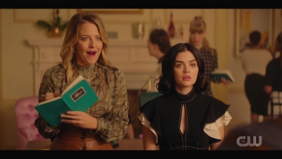 katy_keene_s01e04_internal_1080p_web_h264-hillary_0389.jpg