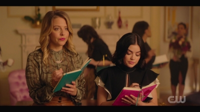 katy_keene_s01e04_internal_1080p_web_h264-hillary_0405.jpg