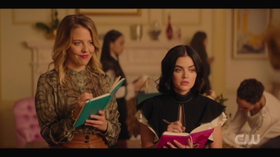 katy_keene_s01e04_internal_1080p_web_h264-hillary_0413.jpg