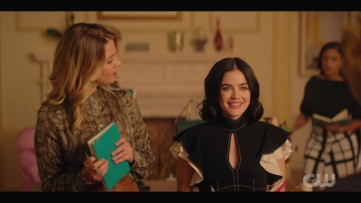 katy_keene_s01e04_internal_1080p_web_h264-hillary_0420.jpg