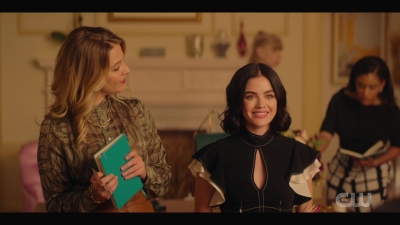 katy_keene_s01e04_internal_1080p_web_h264-hillary_0421.jpg