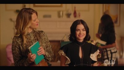 katy_keene_s01e04_internal_1080p_web_h264-hillary_0422.jpg