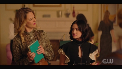 katy_keene_s01e04_internal_1080p_web_h264-hillary_0423.jpg