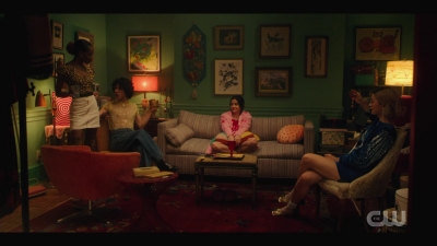 katy_keene_s01e04_internal_1080p_web_h264-hillary_0694.jpg