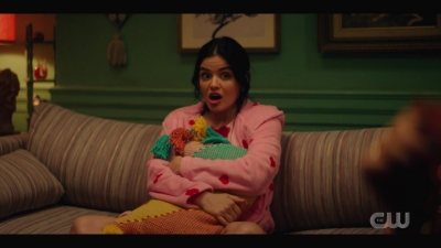 katy_keene_s01e04_internal_1080p_web_h264-hillary_0781.jpg