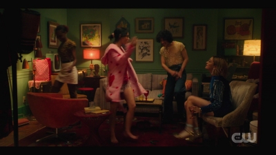 katy_keene_s01e04_internal_1080p_web_h264-hillary_0809.jpg