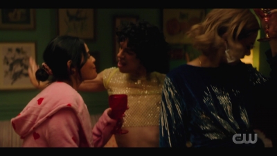 katy_keene_s01e04_internal_1080p_web_h264-hillary_0812.jpg