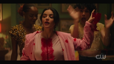 katy_keene_s01e04_internal_1080p_web_h264-hillary_0816.jpg