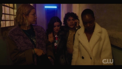 katy_keene_s01e04_internal_1080p_web_h264-hillary_1161.jpg