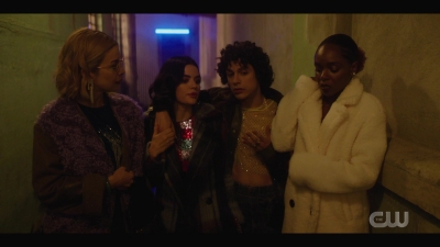 katy_keene_s01e04_internal_1080p_web_h264-hillary_1171.jpg