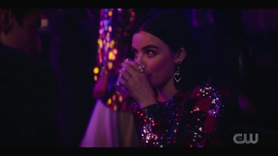 katy_keene_s01e04_internal_1080p_web_h264-hillary_1417.jpg