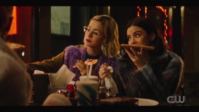 katy_keene_s01e04_internal_1080p_web_h264-hillary_1724.jpg