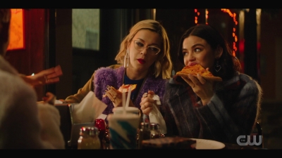 katy_keene_s01e04_internal_1080p_web_h264-hillary_1725.jpg