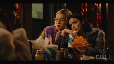 katy_keene_s01e04_internal_1080p_web_h264-hillary_1730.jpg