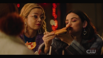 katy_keene_s01e04_internal_1080p_web_h264-hillary_1740.jpg
